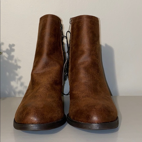 NWT - Women’s Brown Ankle Boots - Picture 4 of 9